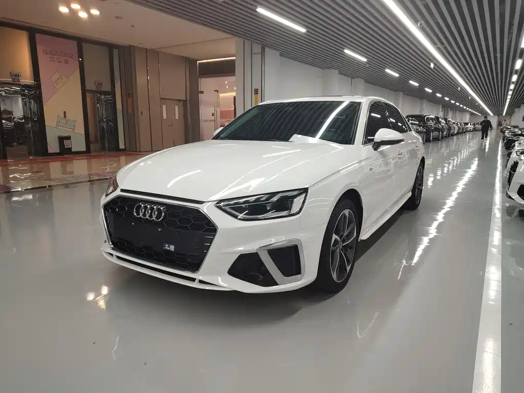 Audi A4L 2021 — фото 1