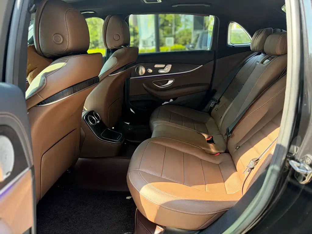 Mercedes-Benz E-Class 2022 — фото 19