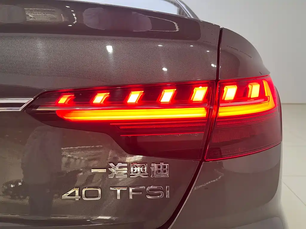 Audi A4L 2021 — фото 17