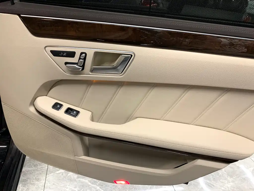 Mercedes-Benz E-Class 2015 — фото 13