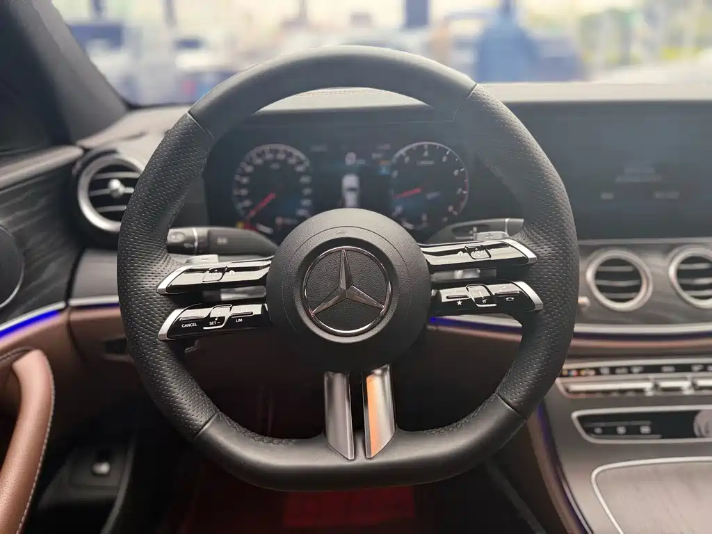 Mercedes-Benz E-Class 2023 — фото 18