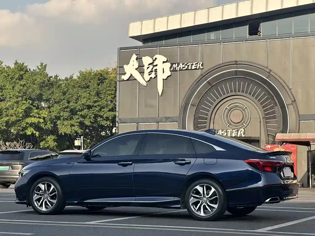 Honda Inspire 2019 — фото 16