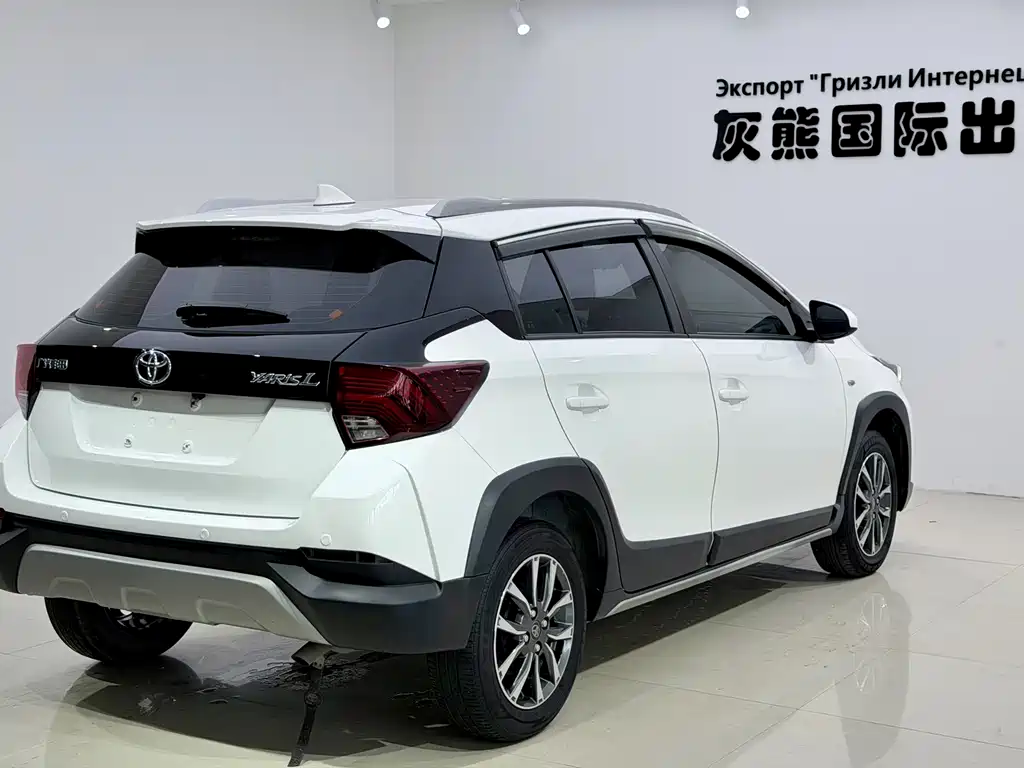 Toyota Yaris L 2022