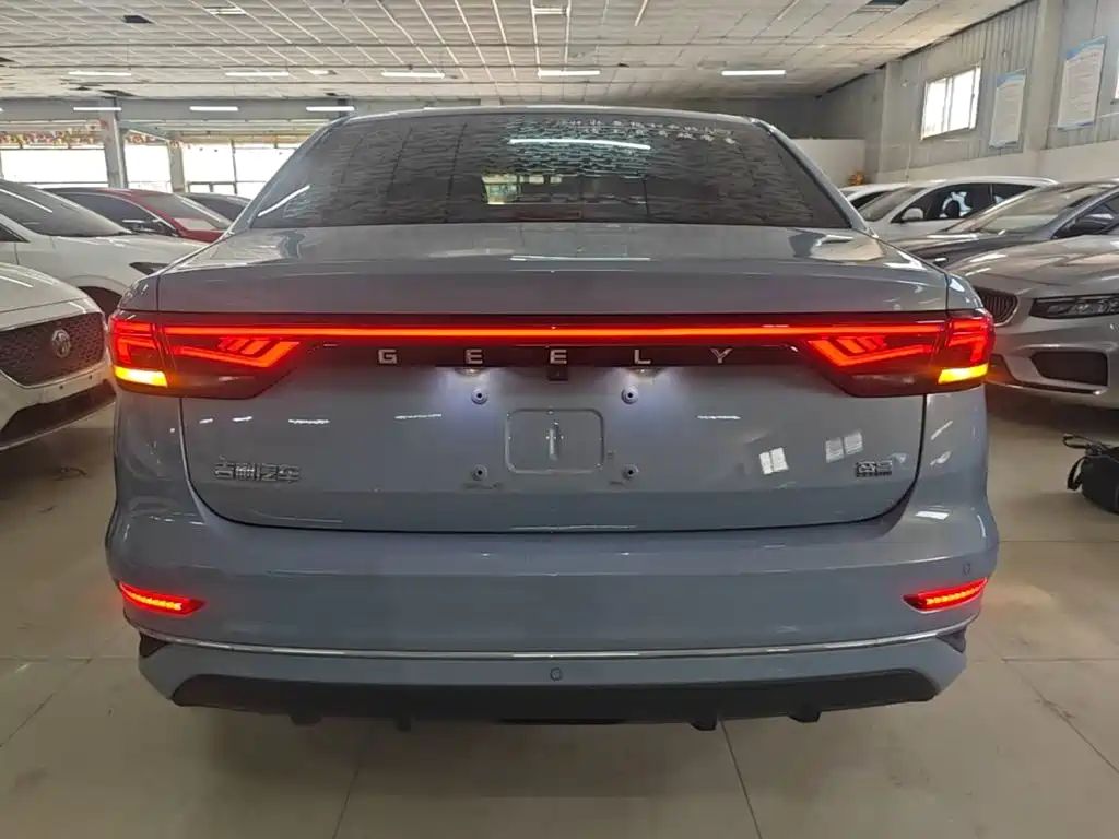 Geely Emgrand 2023