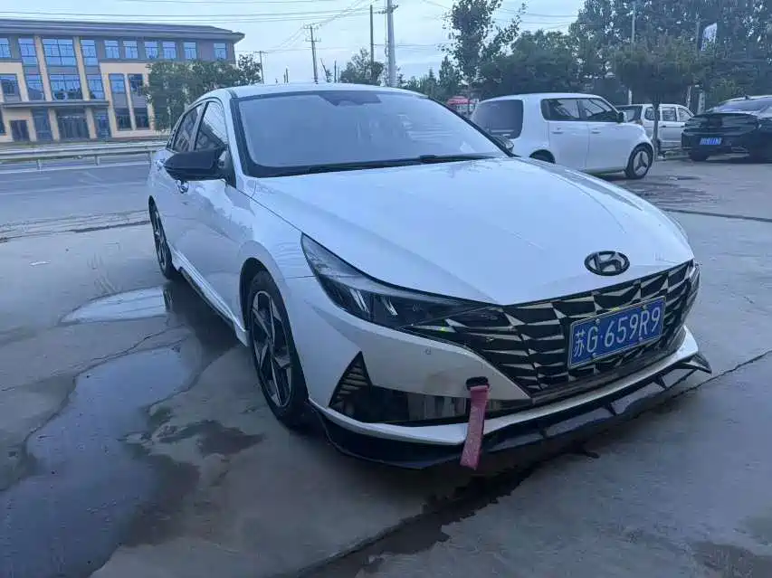 Hyundai Elantra 2022
