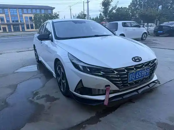 Hyundai Elantra 2022