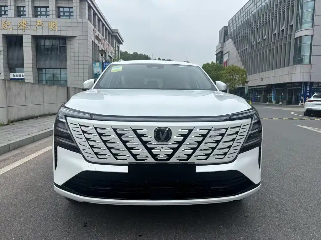 Changan CS75 PLUS 2026 — фото 2