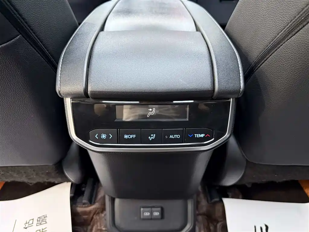 Toyota Highlander 2023 — фото 15