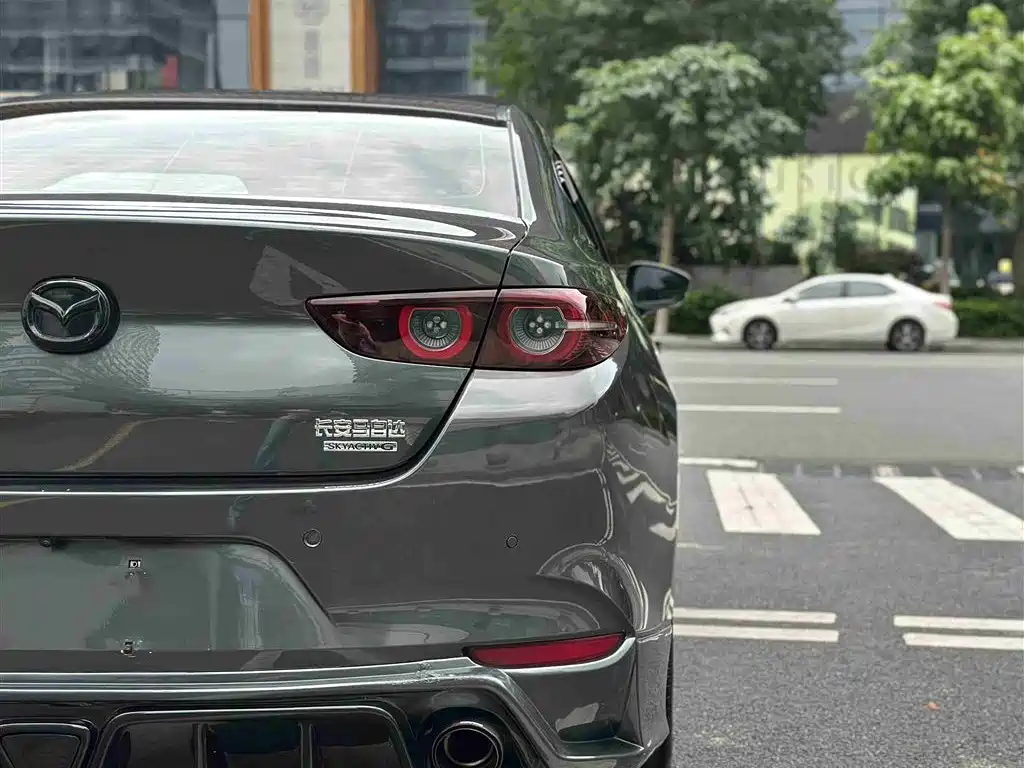Mazda 3 Axela 2022 — фото 11