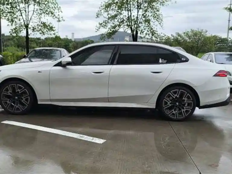 BMW 5 Series 2025
