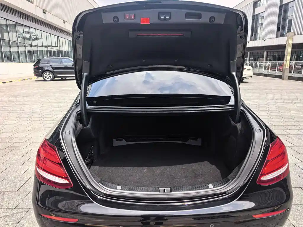 Mercedes-Benz E-Class 2020 — фото 13