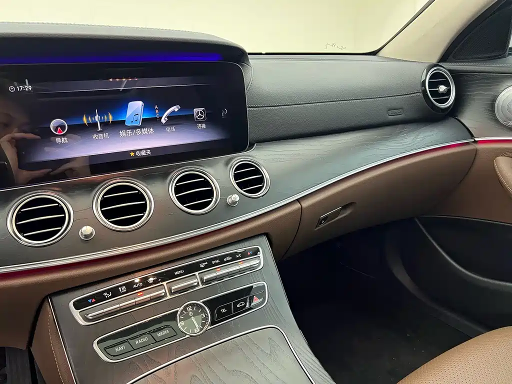 Mercedes-Benz E-Class 2019 — фото 10