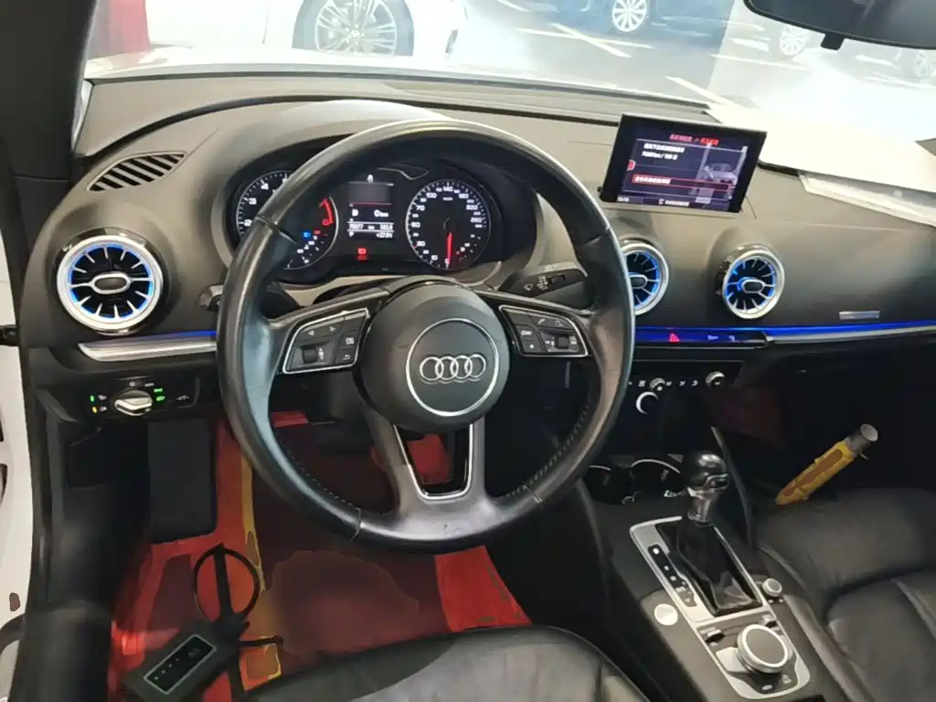 Audi A3 2018 — фото 11