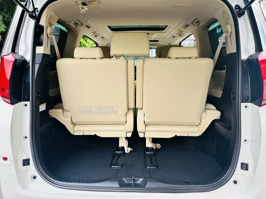 Toyota Alphard 2023 — фото 23