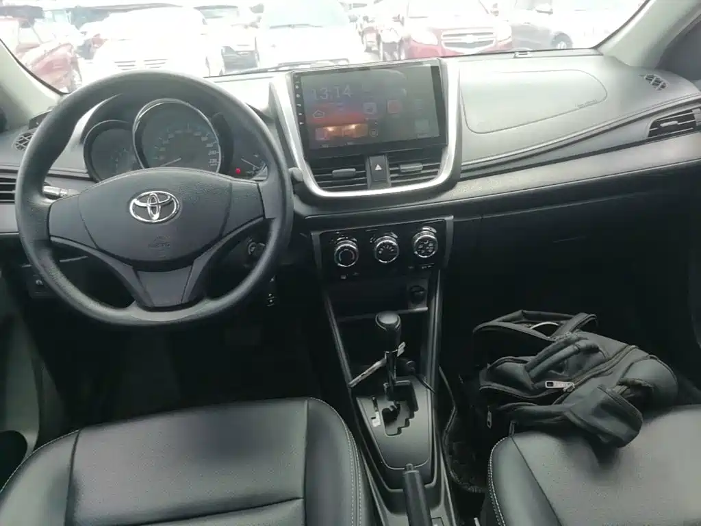 Toyota Yaris L 2019 — фото 10