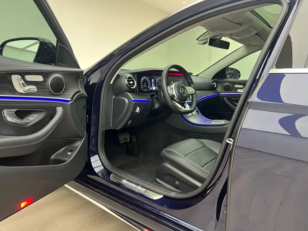 Mercedes-Benz E-Class 2019 — фото 19