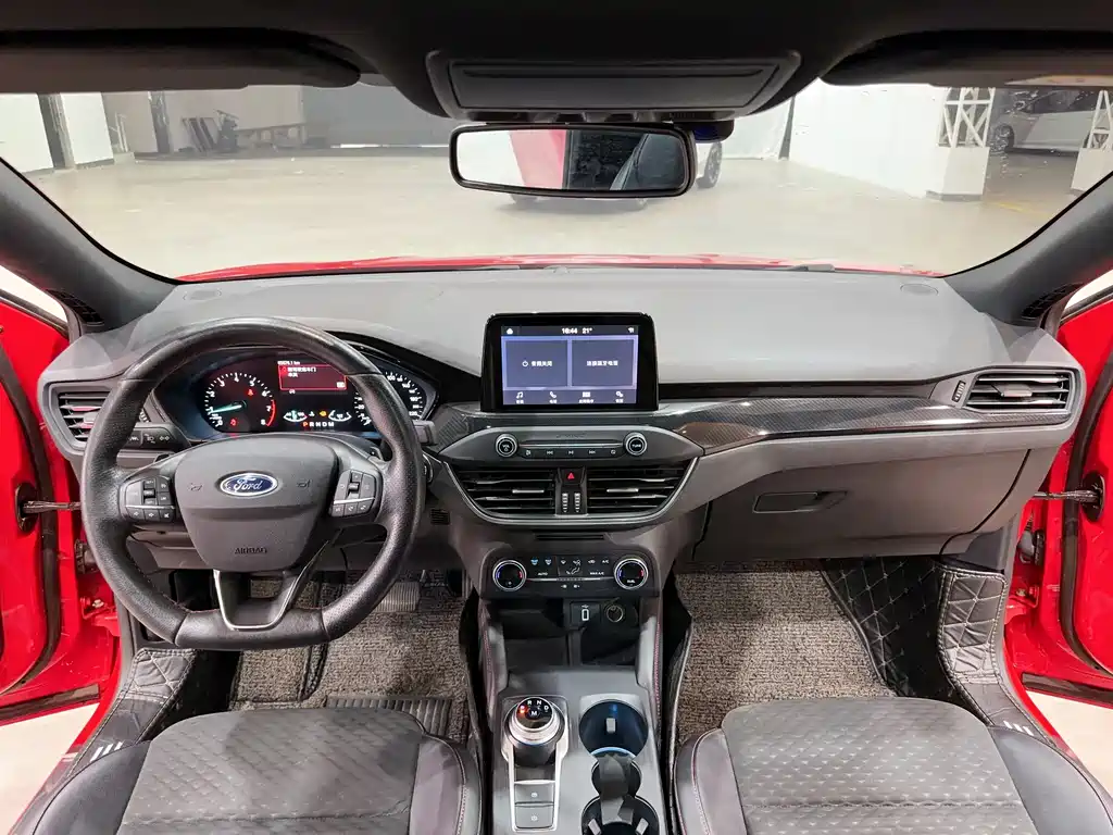 Ford Focus 2019 — фото 12