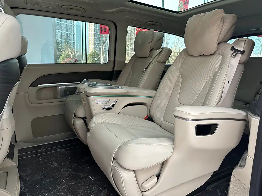 Mercedes-Benz V-Class 2024 — фото 20