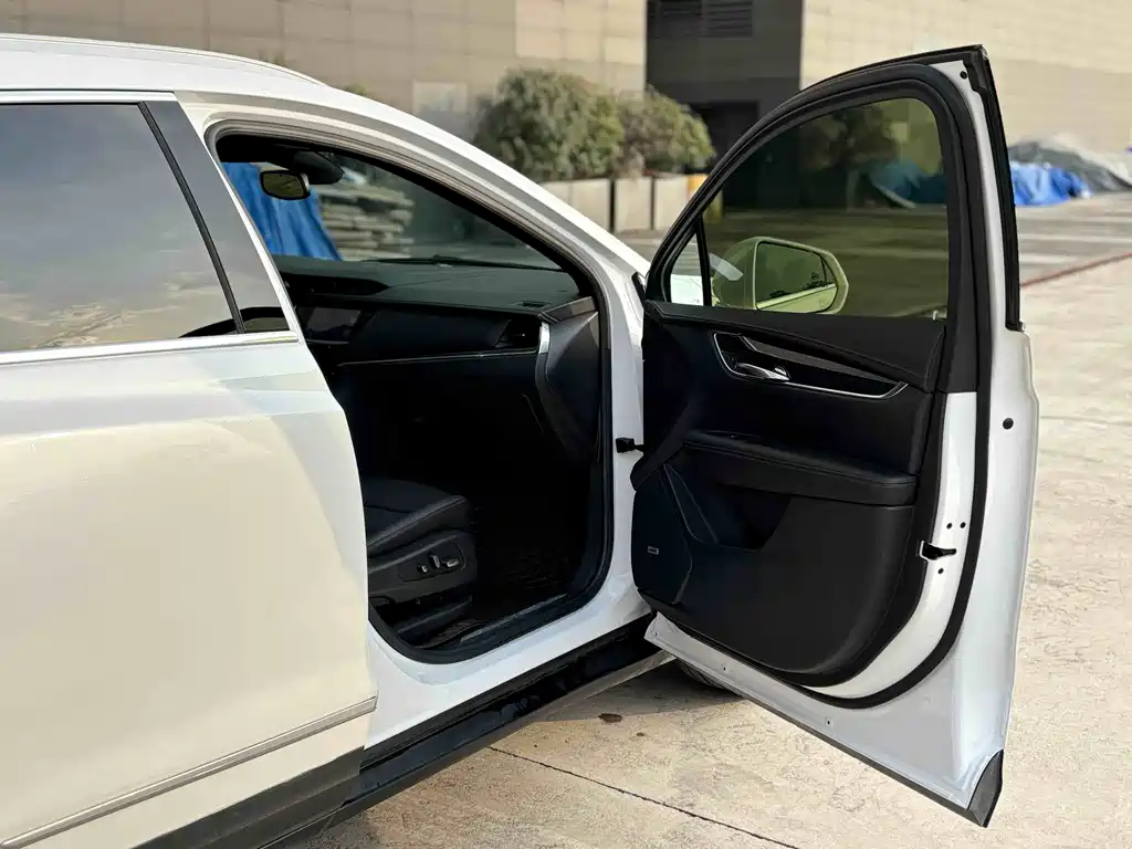 Cadillac XT5 2023 — фото 11