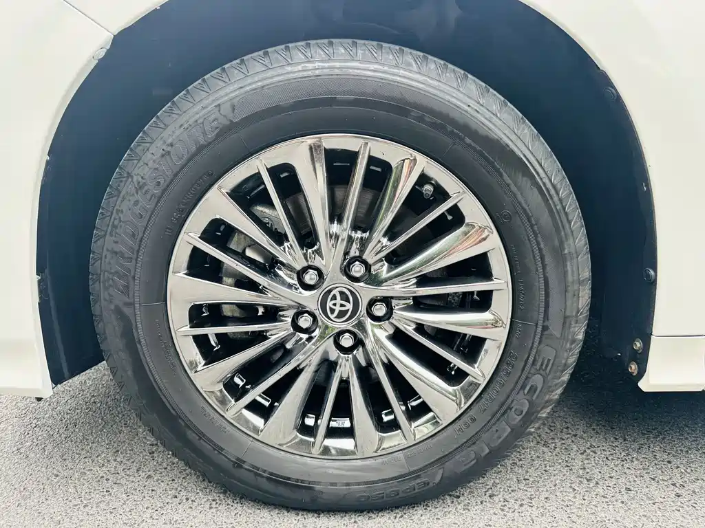 Toyota Alphard 2023 — фото 26