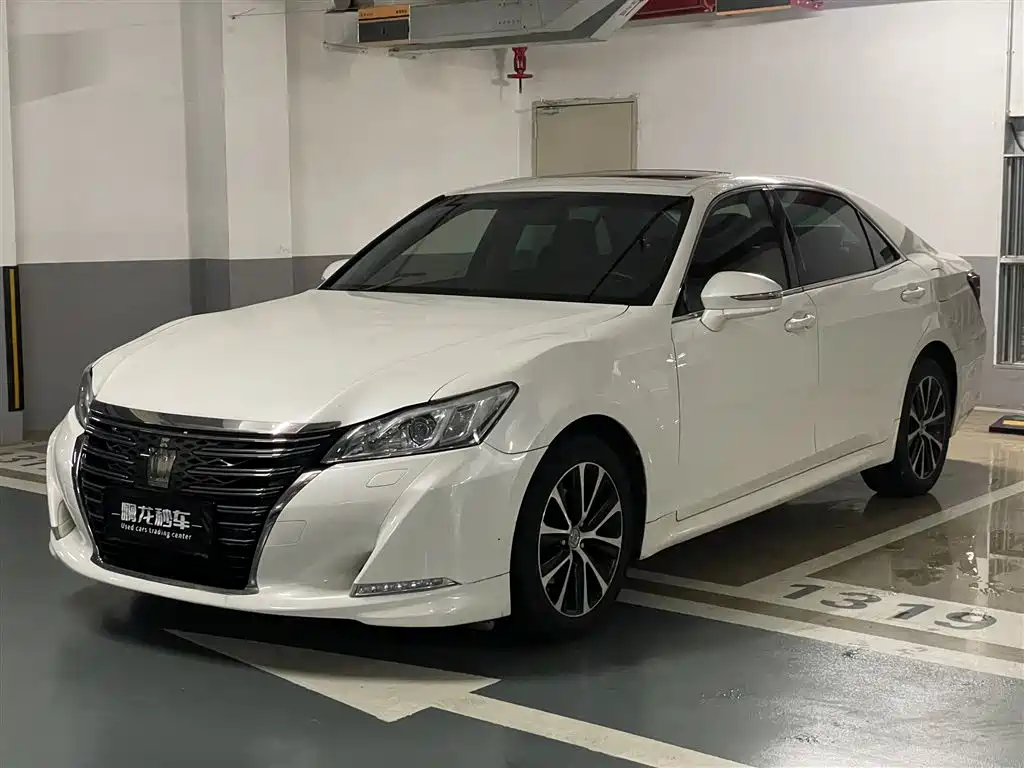 Toyota Crown 2018 — фото 1