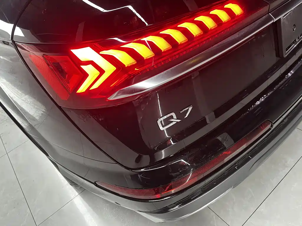 Audi Q7 2023 — фото 17