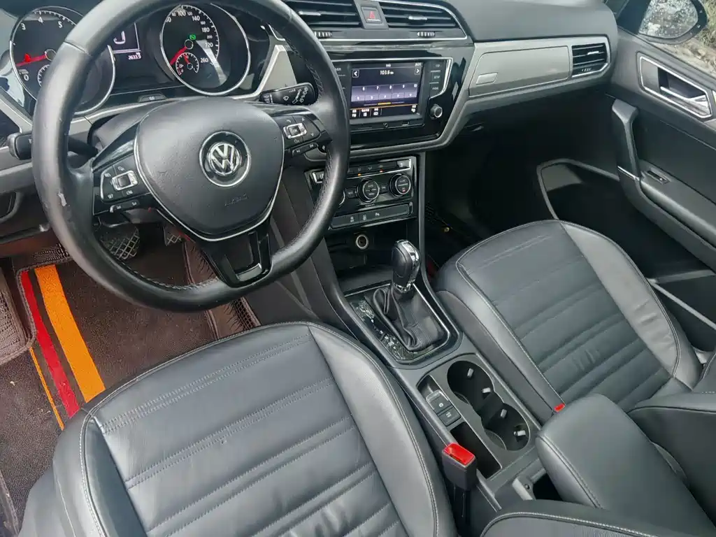 Volkswagen Touran 2017 — фото 9