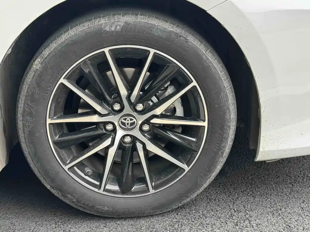 Toyota Camry 2023 — фото 12