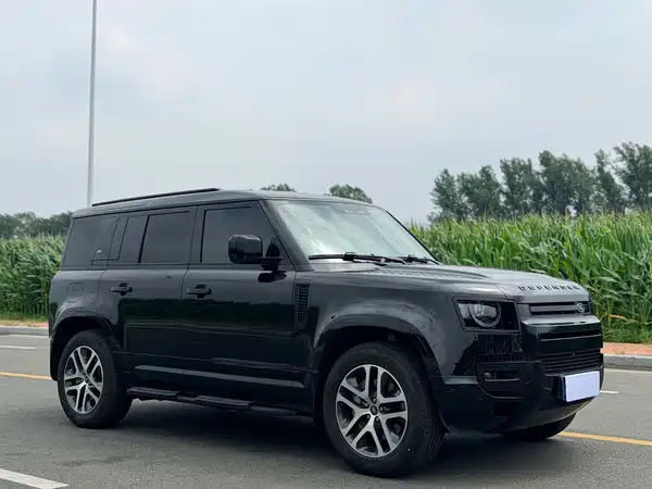 Land Rover Defender 2024