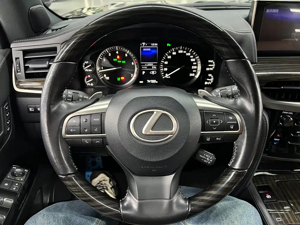 Lexus LX 2022 — фото 22