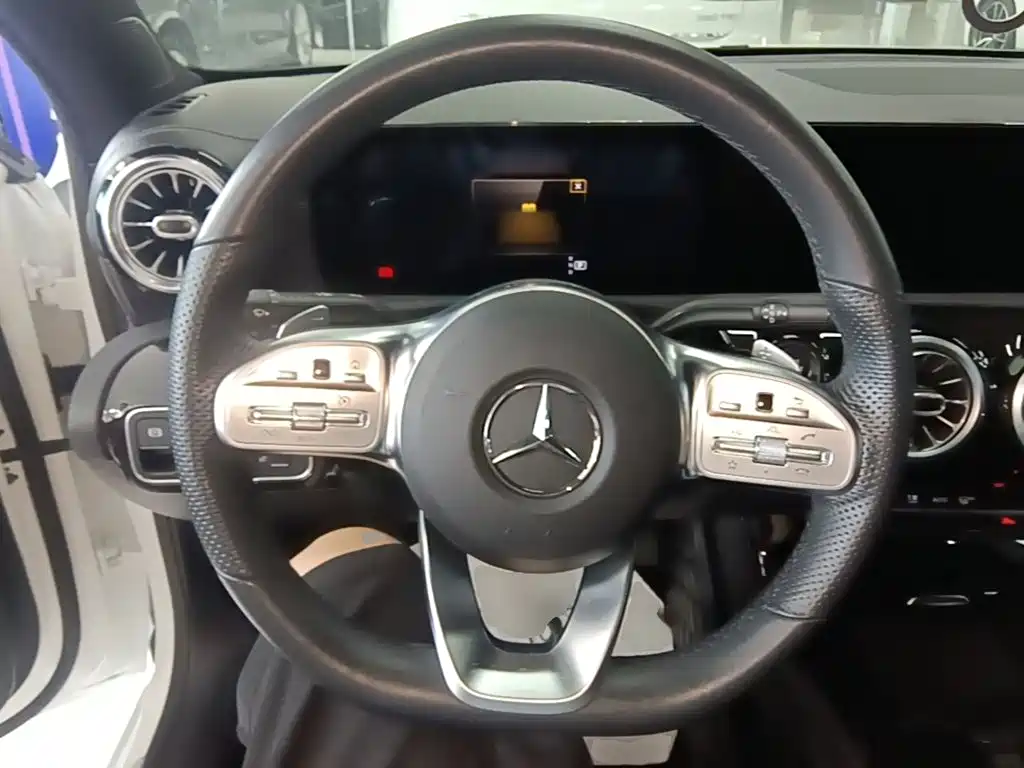 Mercedes-Benz A-Class 2021 — фото 11