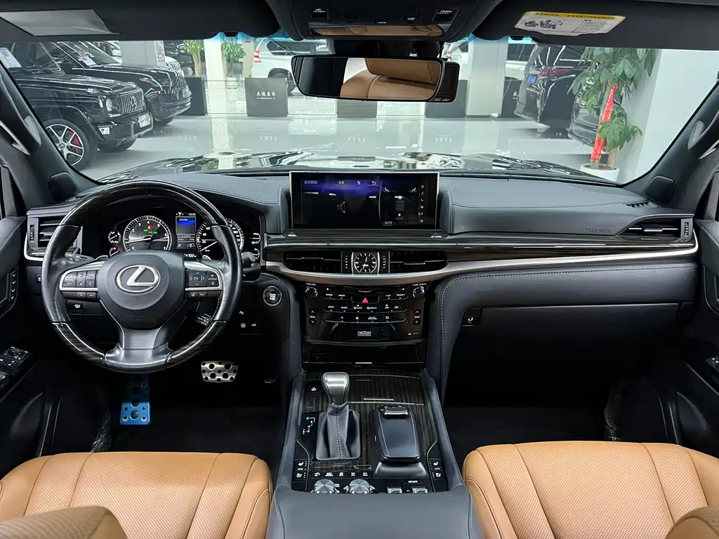 Lexus LX 2022 — фото 16