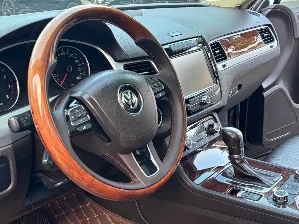 Volkswagen Touareg 2014 — фото 10