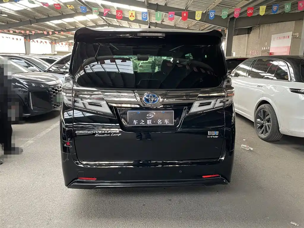 Toyota Vellfire 2022 — фото 5