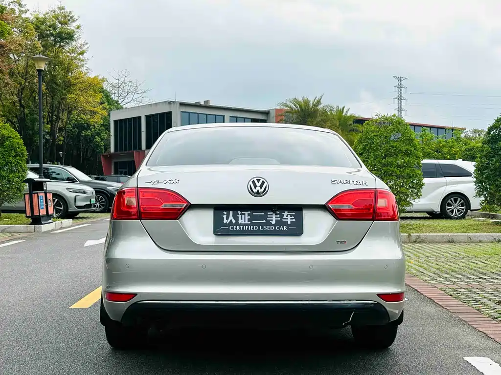 Volkswagen Sagitar 2014