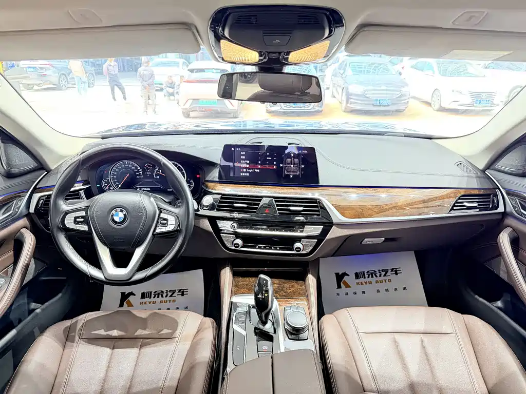 BMW 5 Series 2018 — фото 12
