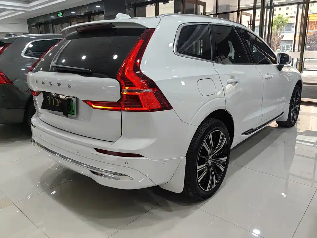 Volvo XC60 Plug-In Hybrid 2022 — фото 13