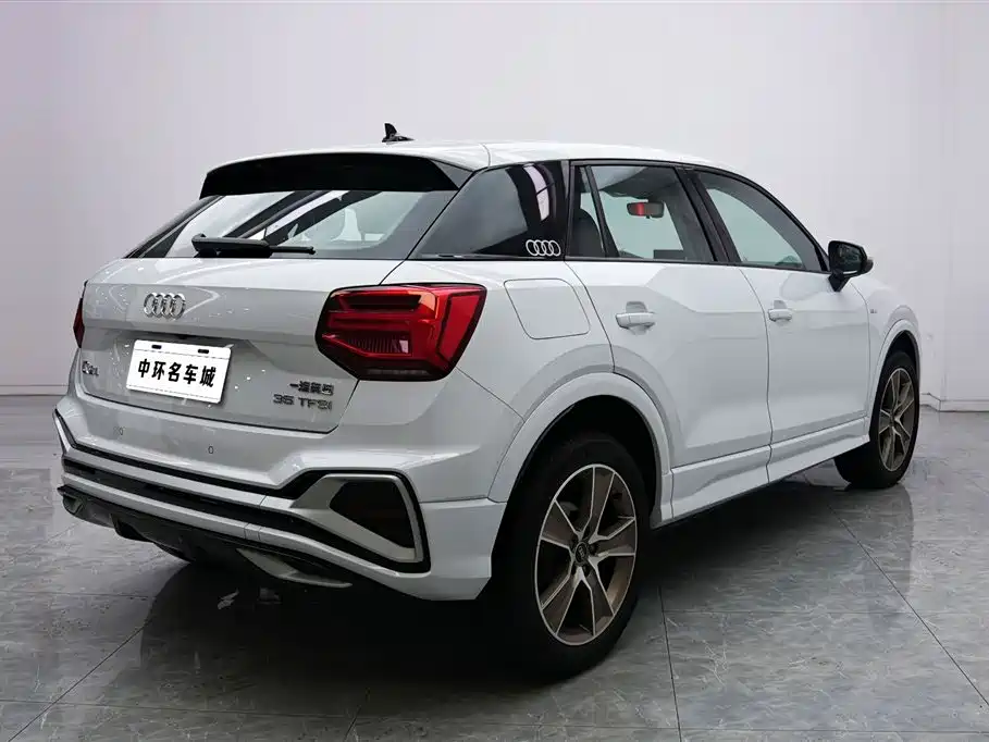 Audi Q2L 2022 — фото 17