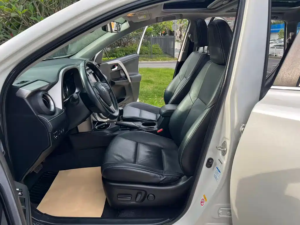 Toyota RAV4 2016 — фото 10