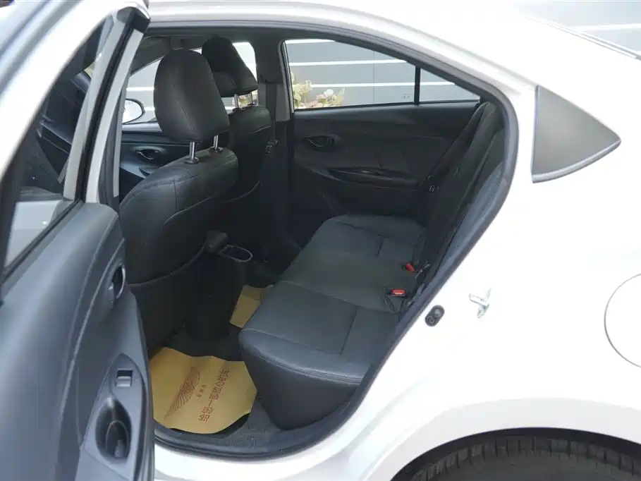Toyota Yaris L 2020 — фото 15