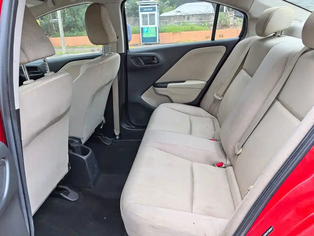Honda City 2015 — фото 10