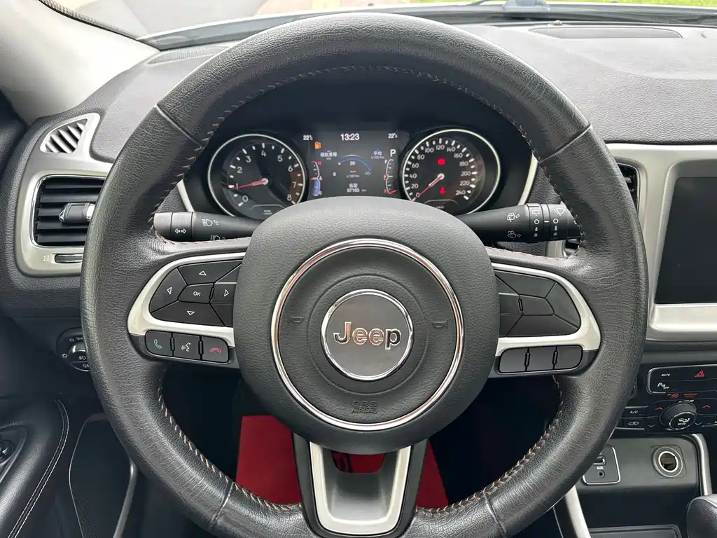 Jeep Compass 2018 — фото 12