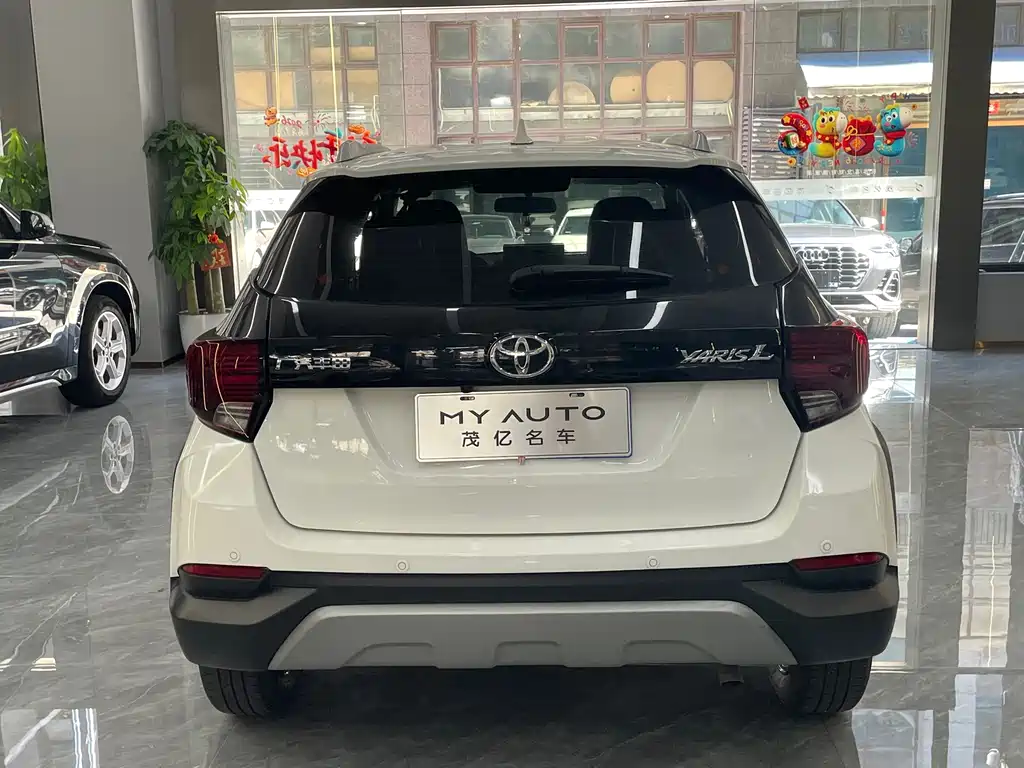 Toyota Yaris L 2022 — фото 12