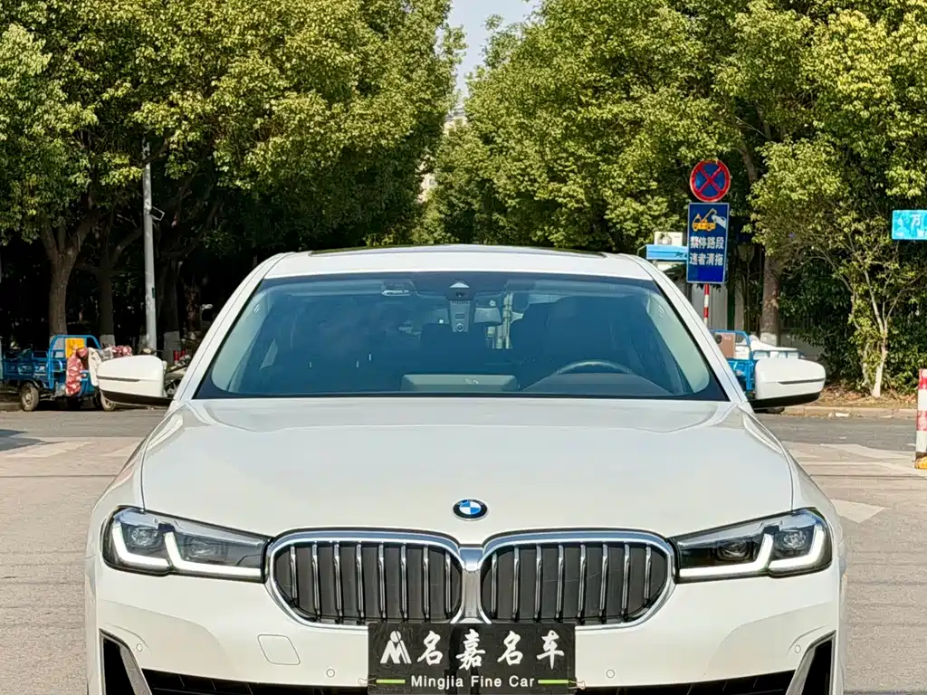 BMW 5 Series 2021 — фото 2