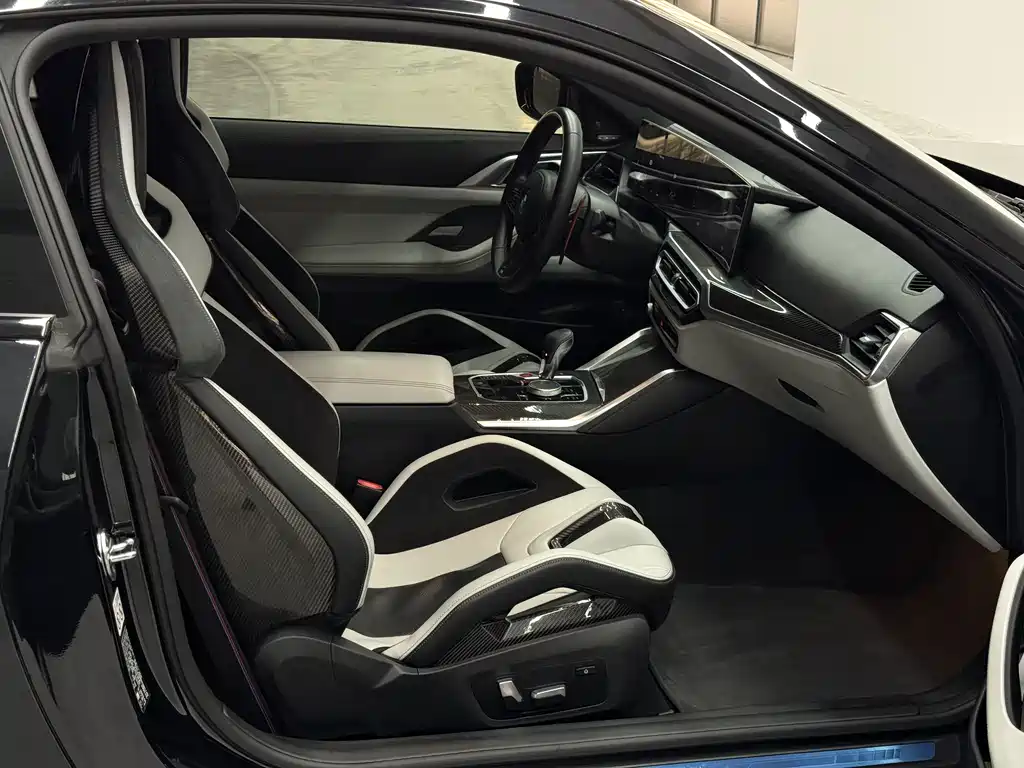 BMW M4 2023 — фото 17