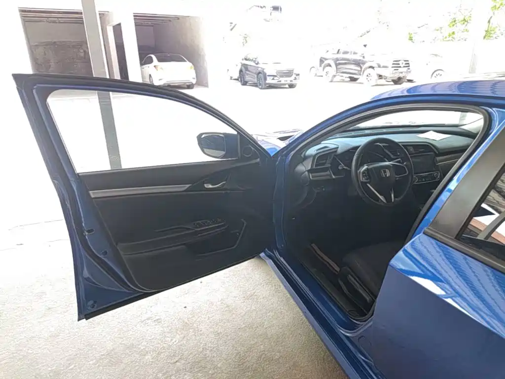 Honda Civic 2019 — фото 16