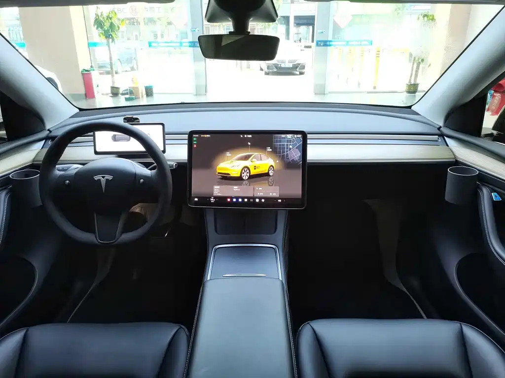 Tesla Model Y 2023 — фото 12