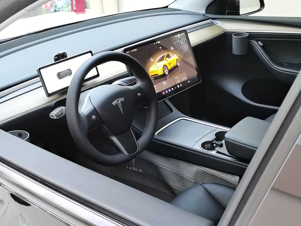 Tesla Model Y 2023 — фото 11