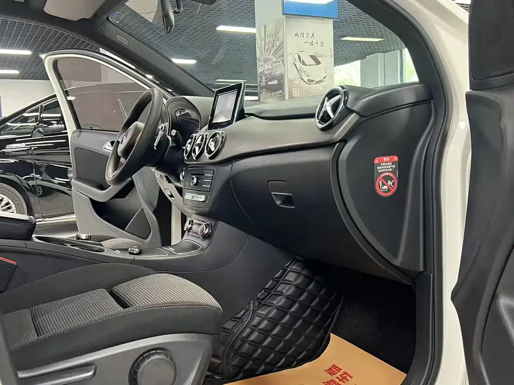 Mercedes-Benz B-Class 2016 — фото 14
