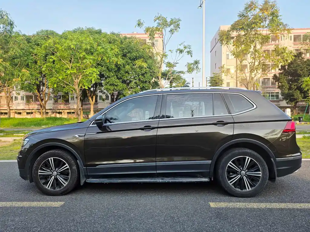 Volkswagen Tiguan L 2018 — фото 15